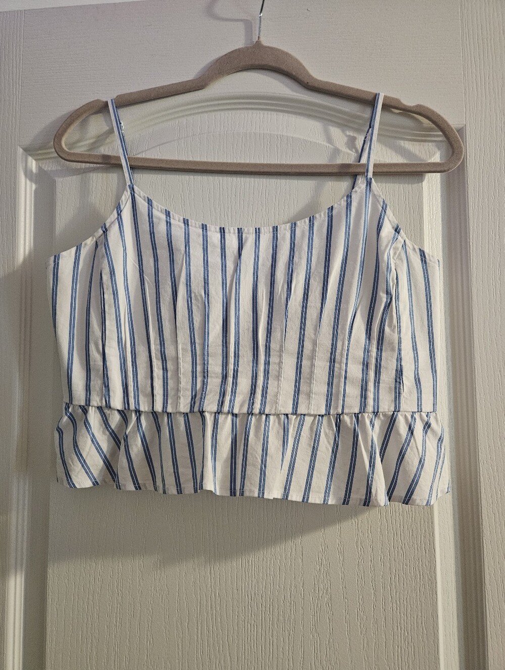 3 For $15🎊 NWT AE Blue and White Striped Ruffle-Hem Cami